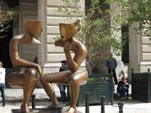 IMG_1027 L'oeuvre � repr�sente le dilemme de la soci�t� contemporaine, la n�cessit� du dialogue, de la conversation. Parfois, le dialogue est sourd, parfois il est...