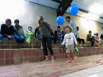 Les stars viennent s'installer au bord du bassin