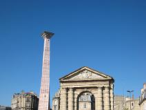 100_0035 Place de la victoire, La porte d'Aquitaine