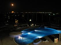 100_0505 La piscine du Pierre & Vacances de nuit