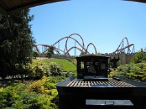 100_0469 Vue sur le Dragon Khan depuis le train � vapeur