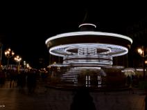 Un manège sur la place de l'Hotel de Ville